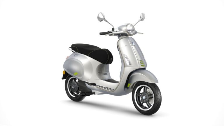 Vespa_Primavera_Tech_Elettrica_GrigioEntusiasta_3-4-Ant-DX-768x432