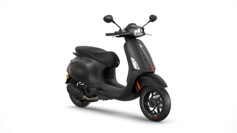 Vespa_Sprint_S_125_NeroConvintoOpaco_3-4-Ant-DX-768x432 (1)