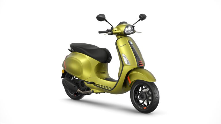 Vespa_Sprint_S_125_VerdeAmbiziosoOpaco_3-4-Ant-DX-768x432